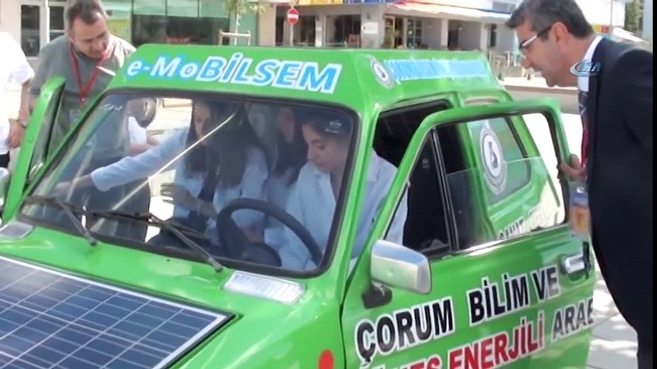 Hurda Araçtan Güneş Enerjili Otomobil Yaptılar