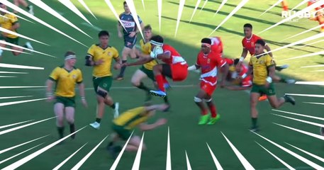 Il saute par-dessus son adversaire pour éviter le plaquage