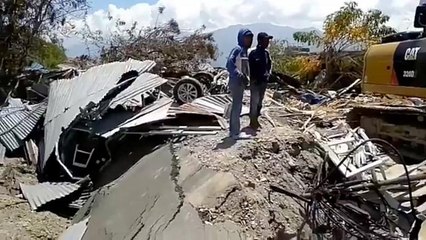 إندونيسيا: ارتفاع عدد قتلى الزلزال وتسونامي إلى1407