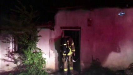 Yangında Bir Ev Kullanılamaz Hale Geldi