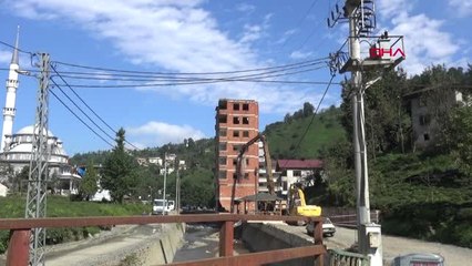 Rize'de Dere Yatağındaki 7 Katlı Apartmanın Yıkımına Başlandı (Ek-1