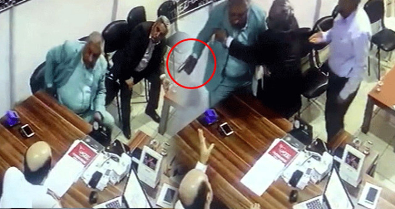 AK Partili Şanlıurfa Birecik Belediye Başkanı, AK Parti İlçe Başkanına Silah Çekti