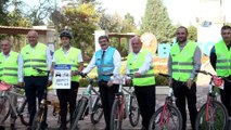 Belediye meclis üyeleri meclis toplantısına bisikletle gittiler