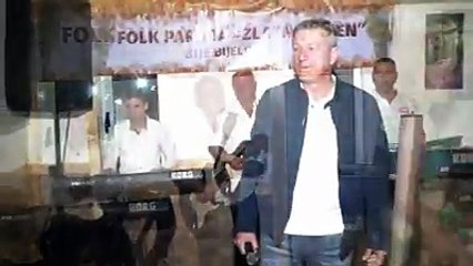 Ovo  je Dragan Popović iz  Derventske  estrade