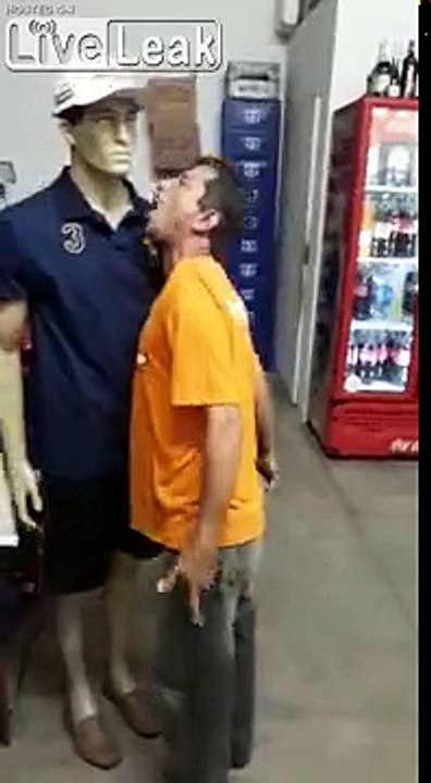 Ivre, il s'embrouille avec... un mannequin de supermarché !