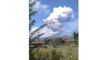 اندونزی؛ فعال شدن قله آتشفشانی و افزایش شمار قربانیان زلزله