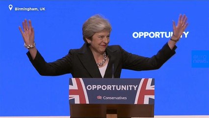 VIDEO: "Dancing Queen" - cool oder peinlich? Theresa May (62) tänzelt auf die Bühne