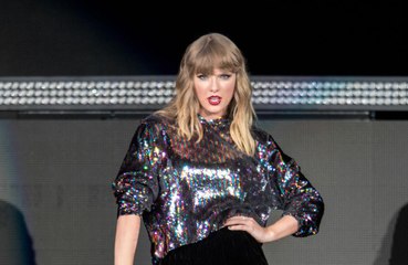 テイラー・スウィフト、アメリカン・ミュージック・アワードにてライブ