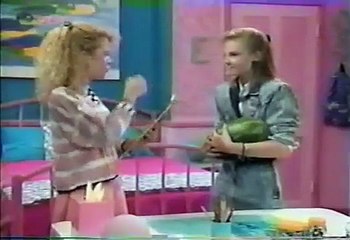 Out Of This World S02E05 Evie's First Kiss