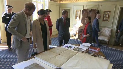 Meghan and Harry inspect US Declaration of Independence in England