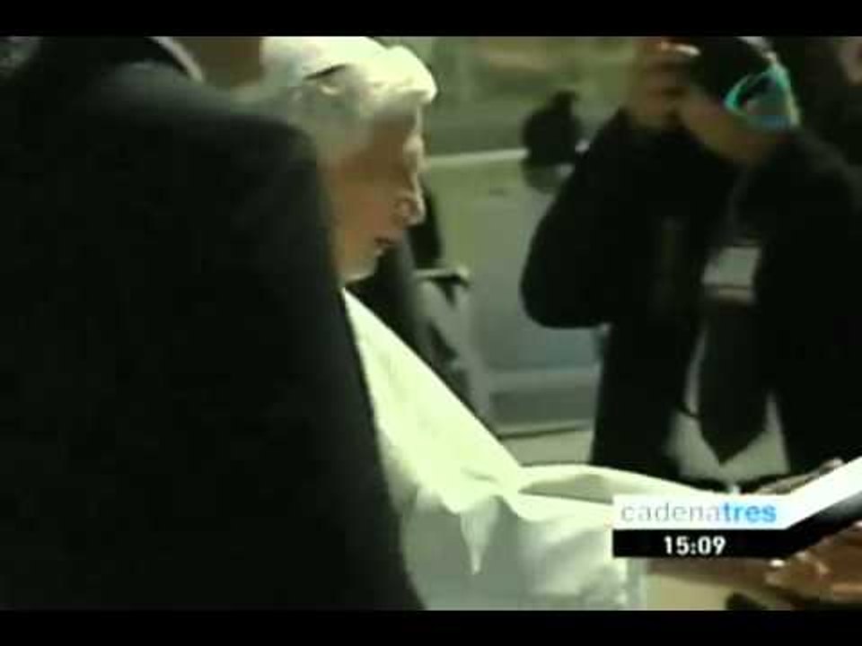 Benedicto XVI aterrizó al aeropuerto de Santiago de Cuba y fue recibido por Raúl Castro