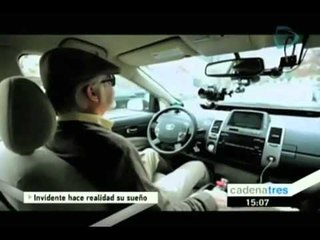 Invidente hace realidad su sueño de manejar un automóvil