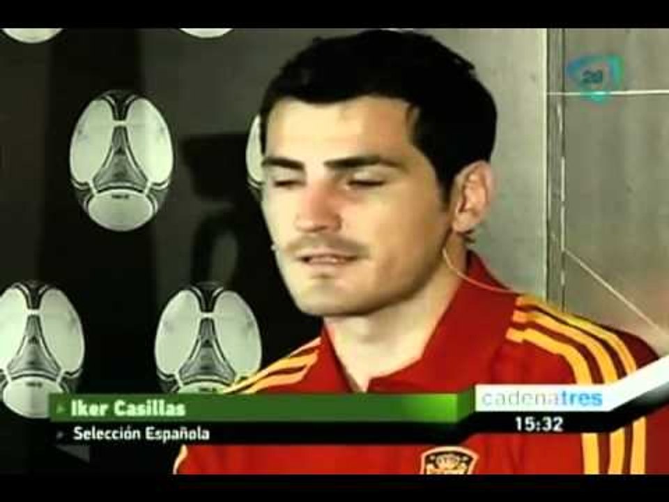 Iker Casillas presentó el balón Tango que se usará en la final de la Eurocopa