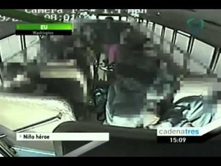 Un niño de 13 años le salva al chofer y a sus compañeros en el autobús escolar