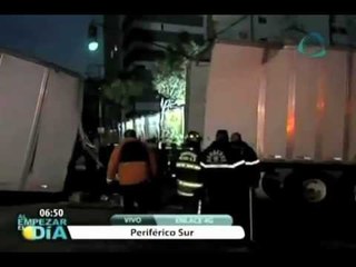 Colisión de camiones de carga provoca cierre en Periférico Sur