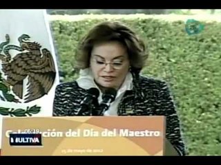 Elba Esther titubea con la evaluación para los docentes