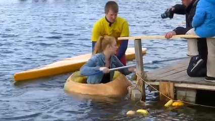 Des bateaux-citrouilles se tirent la bourre