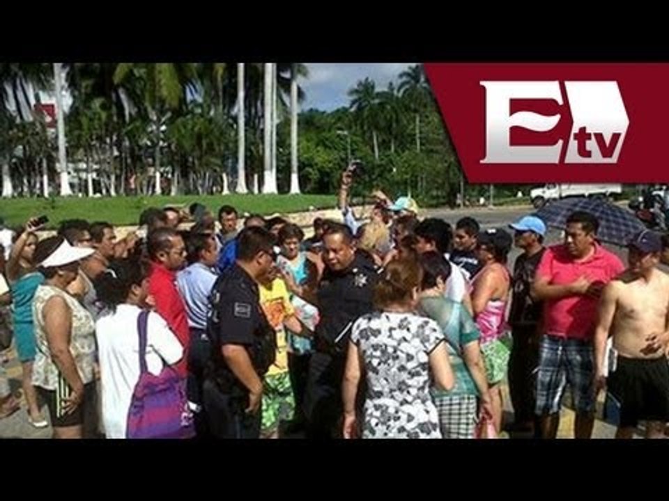 Turistas bloquean la Costera Miguel Alemán / Nacional, con Mario Carbonell