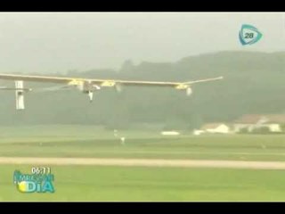 Avión solar surca los cielos rumbo a Marruecos