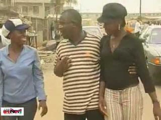 Smart Guy Wooing 2 Ladies!!