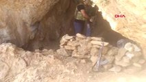 Van'da Yakalanan PKK'lının Saklandığı Mağarada Silah ve Mühimmat Ele Geçirildi