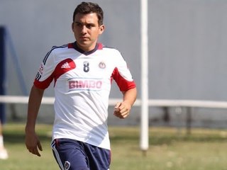 Chivas pierde a Luis Pérez por 2 semanas