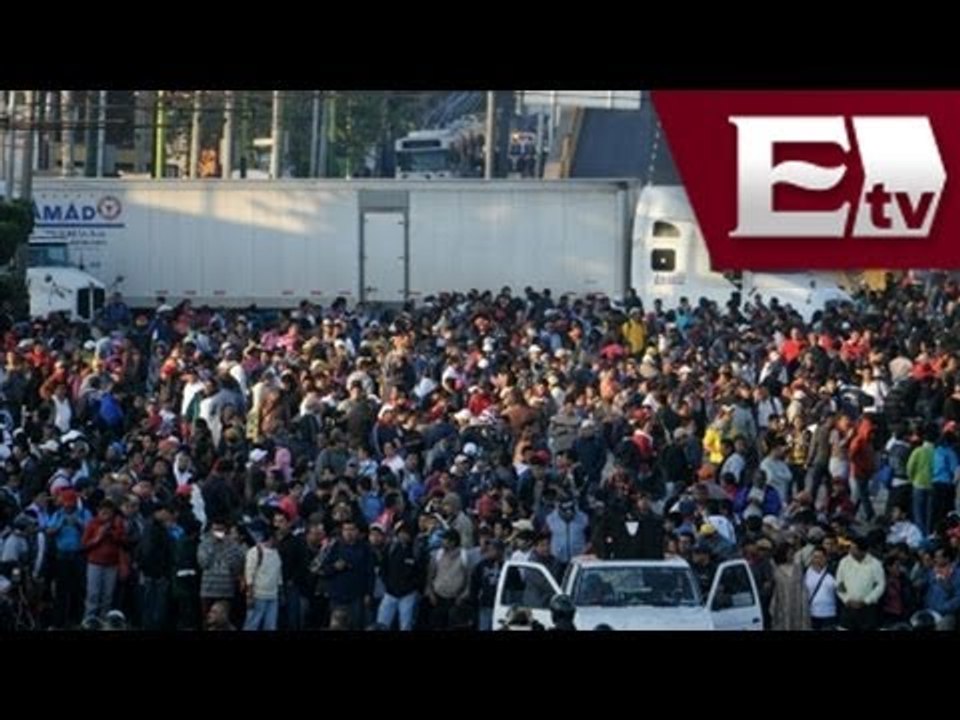Maestros de la CNTE bloquean vialidad cercana al aeropuerto con un trailer / Titulares, con Pascal