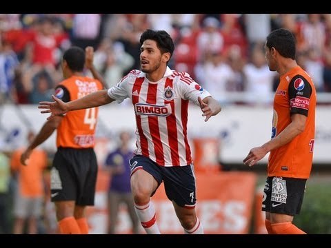 Chivas se impone a Pachuca y se mete en zona de clasificación