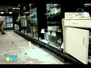 Asalta grupo armado tienda departamental en Uruapan