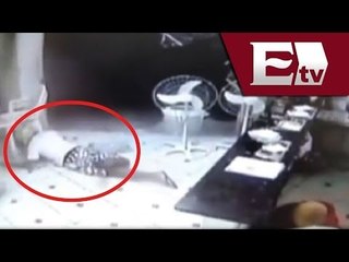 VIDEO: Policía detiene a dos delincuentes que robaban una pizzería  / Vianey Esquinca