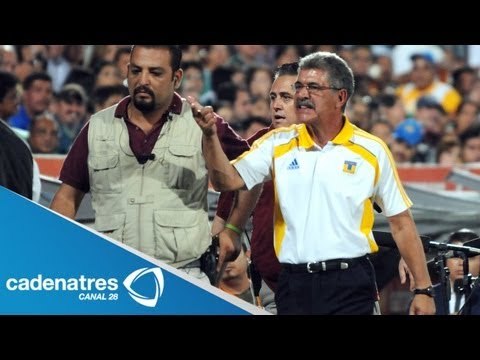 Tuca Ferretti se va tres partidos suspendido por incidente con aficionados del Santos