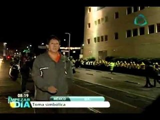 Instalan plantón en las instalaciones de Televisa