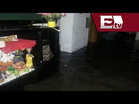 Habitantes de Ecatepec piden ayuda para sacar el agua de sus casas / Vianey Esquinca