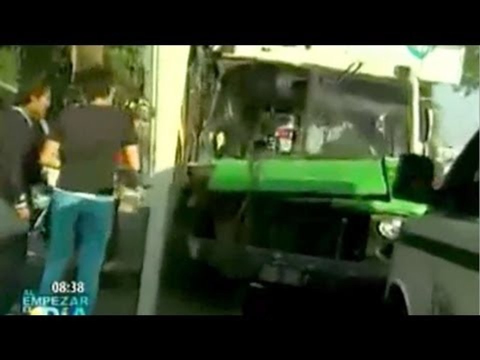 Choca microbús en la GAM y deja 10 personas lesionadas