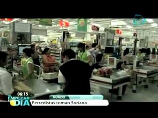 Perredistas realizan protesta en Soriana de Chicoloapan