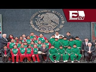 Peña Nieto felicita a los mini campeones de baloncesto/Titulares de la noche con Gloria Contreras