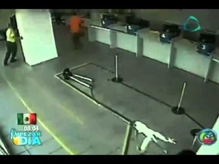 Un hombre lanza bombas en una oficina de gobierno en Brasil