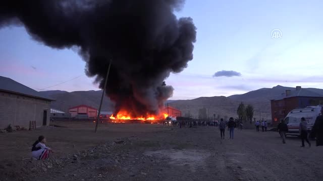 Muş'ta Fabrika Bahçesinde Yangın
