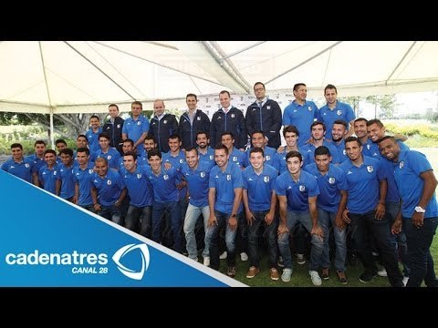 Olegario Vázquez Aldir visita el plantel y la directiva de los Gallos Blancos de Querétaro