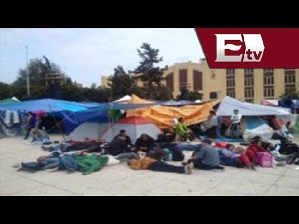 Integrantes del CNTE y granaderos se enfrentan en el Monumento a la Revolución/ Jazmín