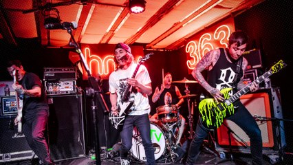 Pierce The Veil Give Love To The Fans At The APMAs