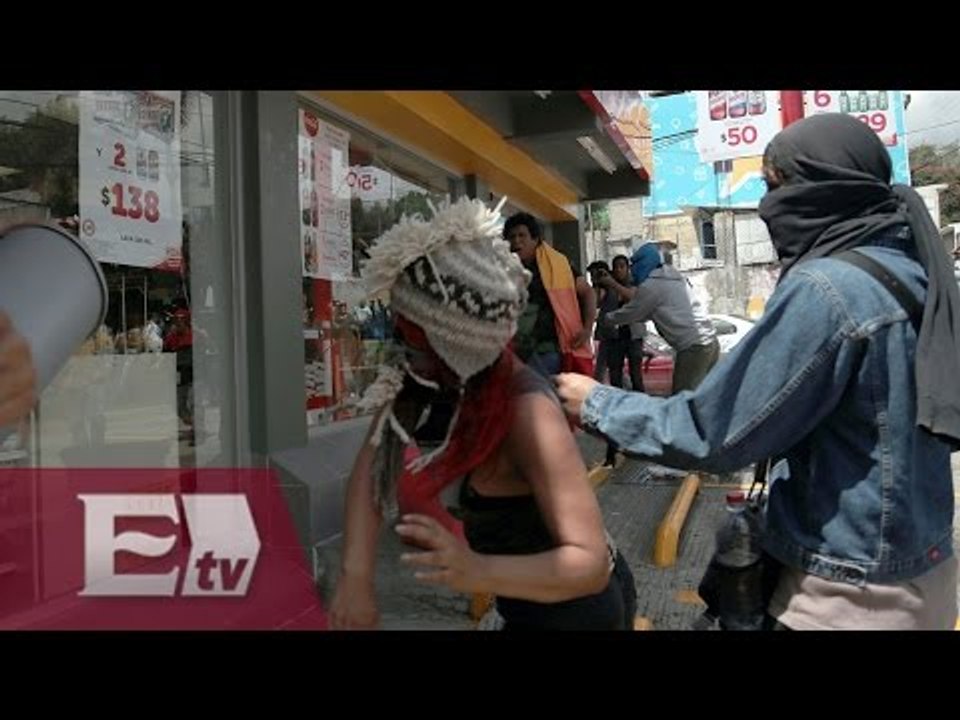 Anarquistas llegan al Zócalo / Detalles de la marcha del 2 de octubre