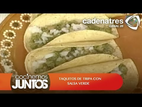 Taquitos de tripa con salsa verde y ajonjolí / Cómo hacer tacos de tripa