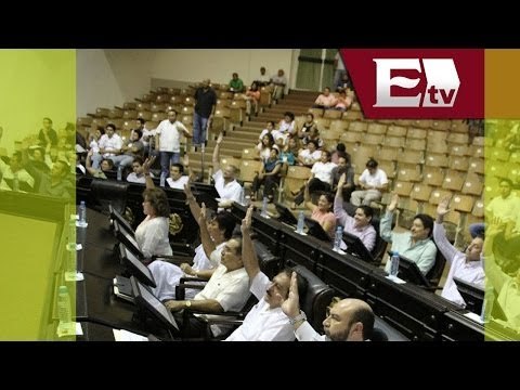 Se pospone discusión de la reforma político-electoral / Titulares con Atalo Mata