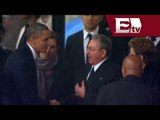 Histórico apretón de manos entre Barack Obama y Raúl Castro / Despiden a Nelson Mandela