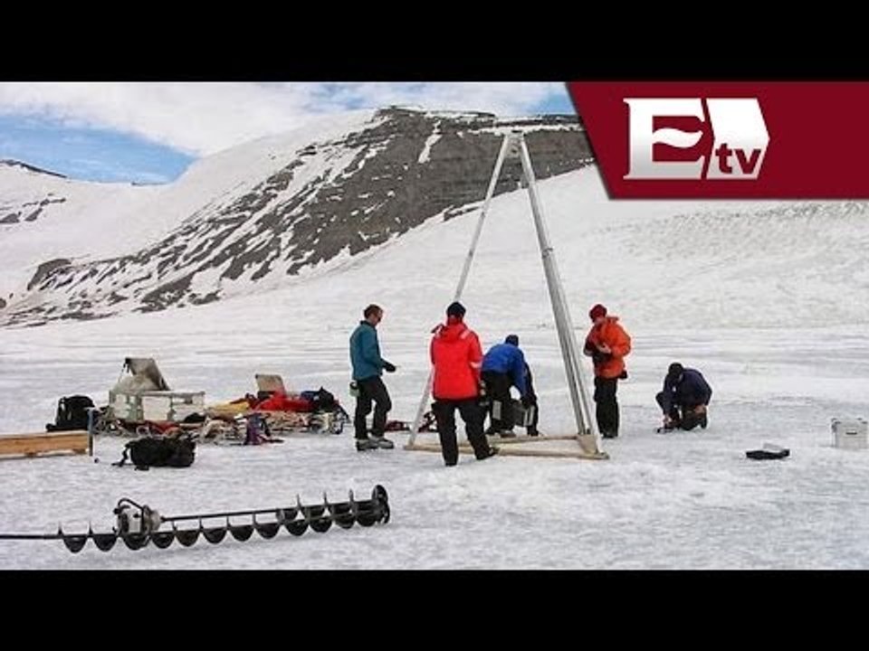 Desde la Red: Hombre nada bajo hielo / Titulares con Vianey Esquinca