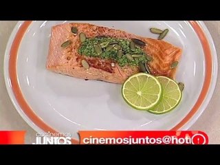 Cocinemos Juntos. Salmón con pesto de cilantro y pepitas