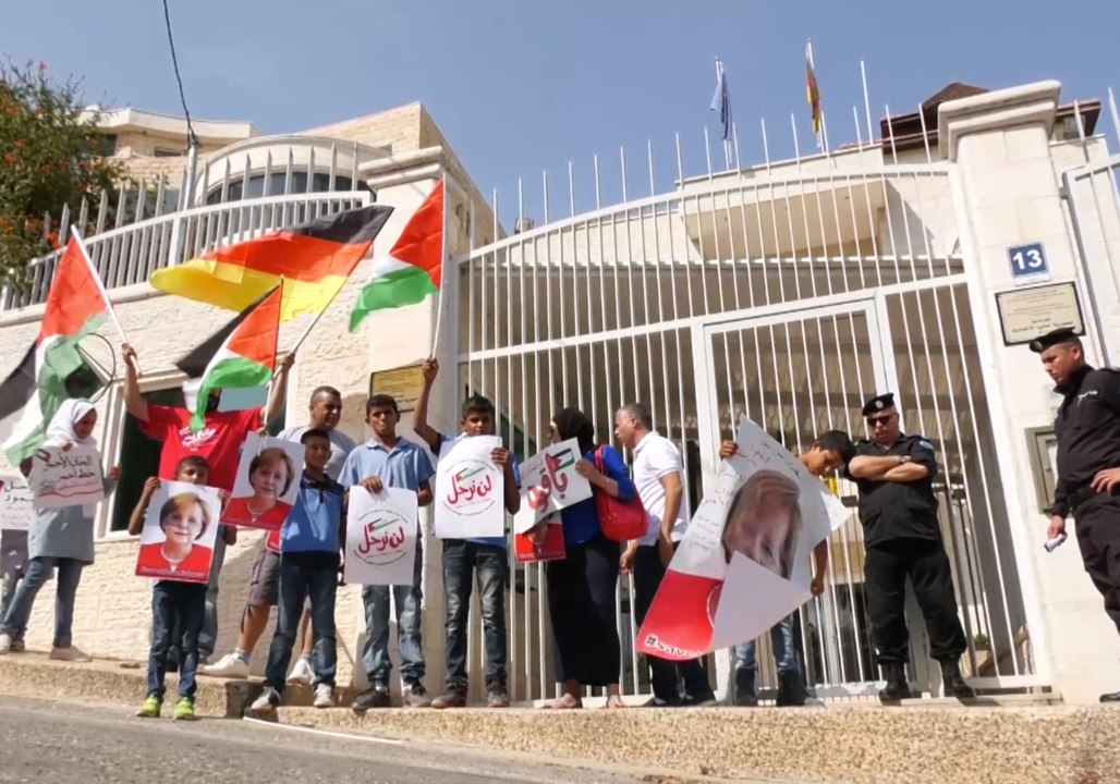 Students From Khan Al-Ahmar Appeal to Merkel Ahead of Visit to Israel