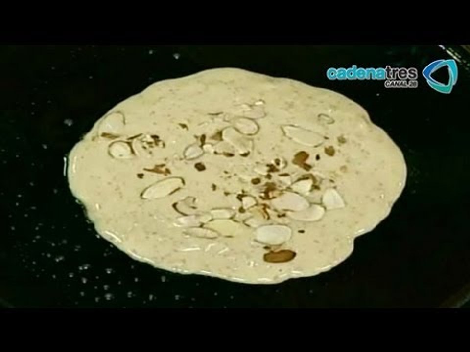 Hot cakes de almendra y miel de cerezas