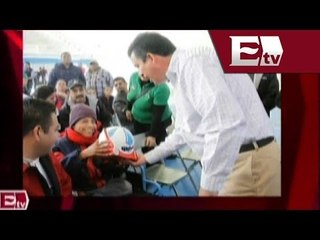 Gobernador de Guanajuato obsequia balón de futbol a niño sin piernas/ Titulares de la tarde